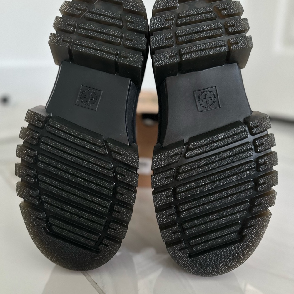 Dr. Martens Ricki 3-Strap Platform Sandals
Size: US 9 Color: Cobblestone Grey - Picture 6 of 11